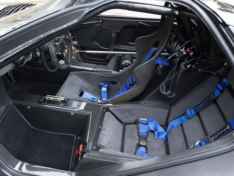 Интерьер McLaren F1 GTR Longtail (19R) 1996 года  (фото 39 из 42)